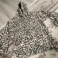 تعدادی لباس نو و کفش