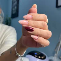 آموزش ناخن  و کاشت ناخن حرفه ای با ده سال سابقه