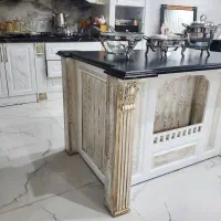 میز جزیره آشپزخانه.