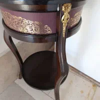 یک عدد میز تزینی