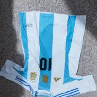 یک دست لباس ورزشی طرح تیم ملی آرژانتین ( مسی)|تجهیزات ورزشی|قم, نیروگاه|دیوار