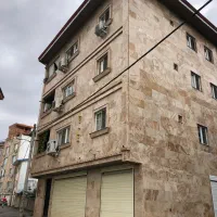 کارگر سنگ کاری و کاشی کاری