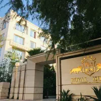 استخدام نیروی خدماتی و خانه داری