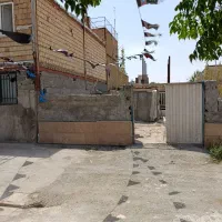 ۳۰۰متر/چهار دیواری/۳۰متر بنا/یه تومن نقد مابقی چک