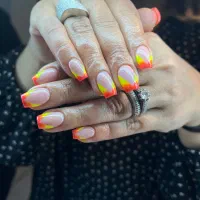 تخفیف ویژه خدمات و آموزش کاشت ناخن|خدمات آرایشگری و زیبایی|شیراز, شهرک ولیعصر|دیوار