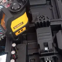 تراز لیزری نور سبز دیوالت ۳۶۰ درجه