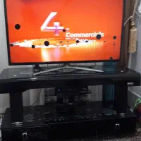 فروش تلویزیون 42 اینچ با میز شیشه ای|تلویزیون و پروژکتور|نقده, |دیوار