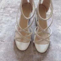 کفش|کیف، کفش، کمربند|شاهین دژ, |دیوار