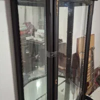 فروش ویترین سالم تمیز با کمد لباسی هم تعویض میکنم