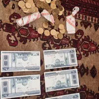 اسکناس ۲۰۰ریالی بانکی و سکه ۲۵تومانی لاله