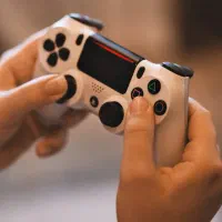 دو عدد دسته بازی PS4 - یک سفید، یک مشکی -  اصلی
