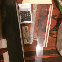 کیف اداری به همراه خط کش و ماشین حساب