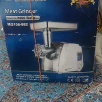 چرخ گوشت عرشیا با کارتون و دفترچه نو و سالم