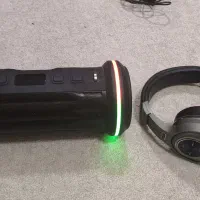 یک عدد هدفون و یک عدد اسپیکر باهم به فروش میرسد