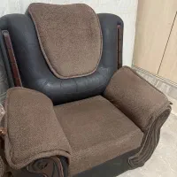 مبلمان در حد نو بدون هیچ خط و خشی و کاملا سالم