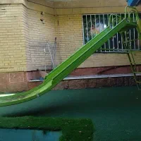 چمن مصنوعی دست دو و سرسره فلزی
