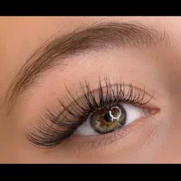 اجاره تخت مژه صندلی رنگ و لاین ها در سالن زیبایی