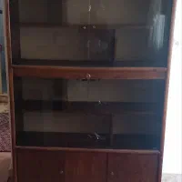 کتابخانه چوبی با در ب شیشه