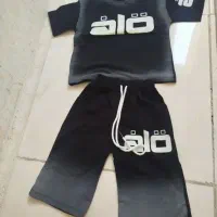 تعدادی لباس بچگانه