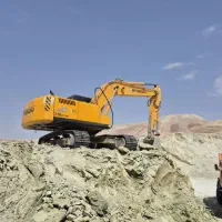 بیل مکانیکی هیوندا ۲۱۰. مدل ۲۰۱۰
