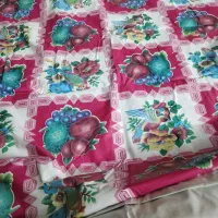 سفره قدیمی و کلی ظروف آشپزخانه