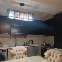 لوستر پنج شعله با جنس شیشه سفید ومات با چوب