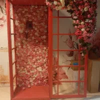 باجه تلفن انگلیسی گل آرایی شده