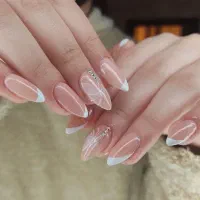 مرکز تخصصی و فوق حرفه ای کاشت و ترمیم ناخن و مژه