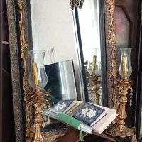 آیینه و شمعدان چوبی