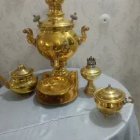 سماور زغالی برنجی خیلی سنگین با میزو وسایلای همراش