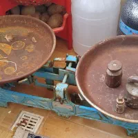 ترازوی دو کفه ای