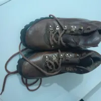 کفش کوهنوردی مارک سایز ۳۹ و۴۰