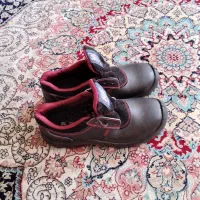 ۲ عدد کفش کار نو سایز ۴۰ و ۴۲