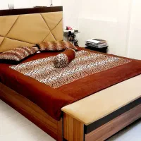 تخت دو نفره جک دار با دراور و اینه. چوب