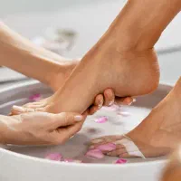 پدیکور،مانیکور،ژل پولیش پاوپارافین تراپی