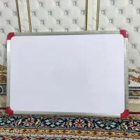 یک عدد تخته وایت بورد