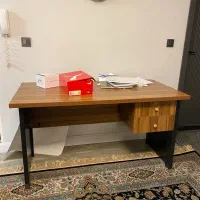 میز اداری کاملا سالم