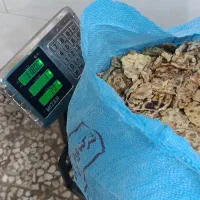 نان خشک و لوازم خانه