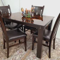 دو دست میز ناهار خوری چهار نفره تمیز و سالم