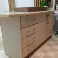 اوپن اشپزخانه به همراه میز جزیره