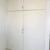 در کمد دیواری