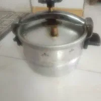 یک عدد زودپز آرام پز|ظروف پخت‌وپز|تایباد, |دیوار