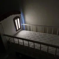 تخت نوزاد نو استفاده نشده|تخت و سرویس خواب|قدس, شهر‌قدس|دیوار