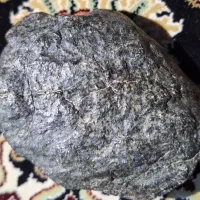 یک عدد شهاب‌سنگ فروشی دارم