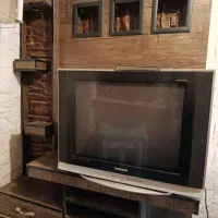 تلویزیون 29اینچ و میز تلویزیون