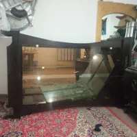 باسلام  ویترین سالم فقط شیشه وسطش شکسته