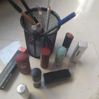 مداد لب و  ابرو رژ لب همه سالم  تمیز  لوازم ارایش