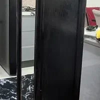 آینه و آویز لباس