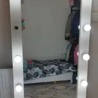 اینه دور لامپی