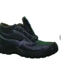 کفش کار نو نو هنوز پا نشده